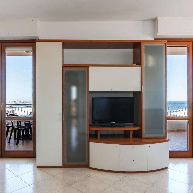 Royal - Two-Bedroom Deluxe Apartment with Ocean View - 2