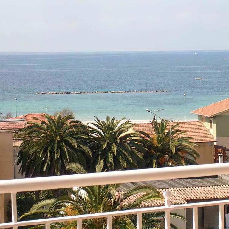 Royal - Two-Bedroom Deluxe Apartment with Ocean View - 25