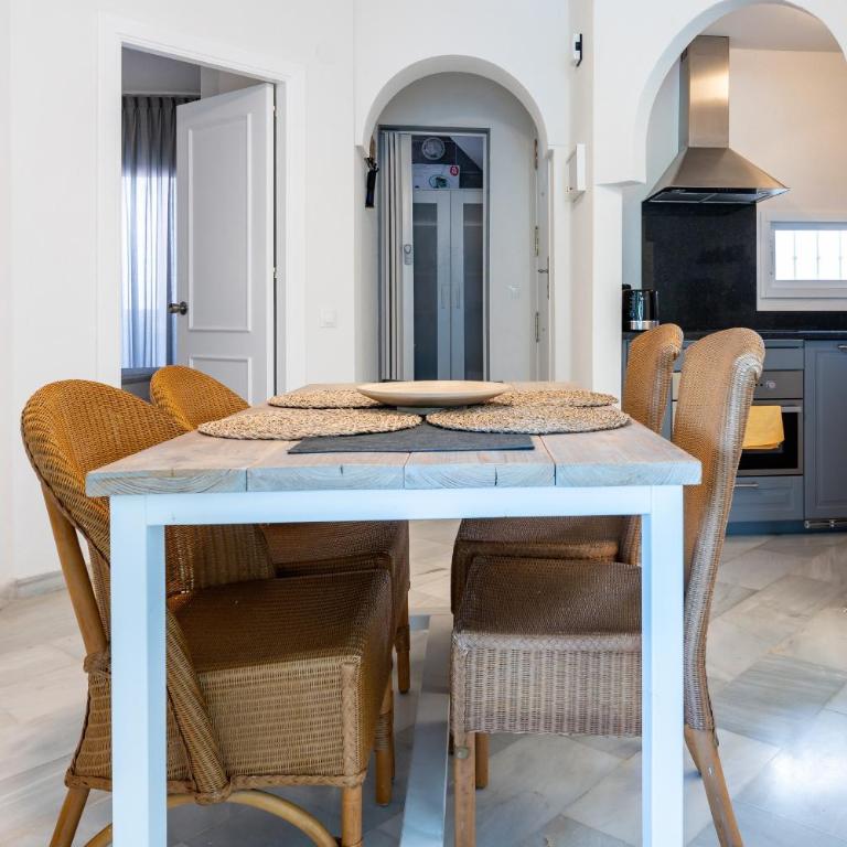 Casa Feliz - Two-Bedroom Deluxe Apartment with Garden View - 11