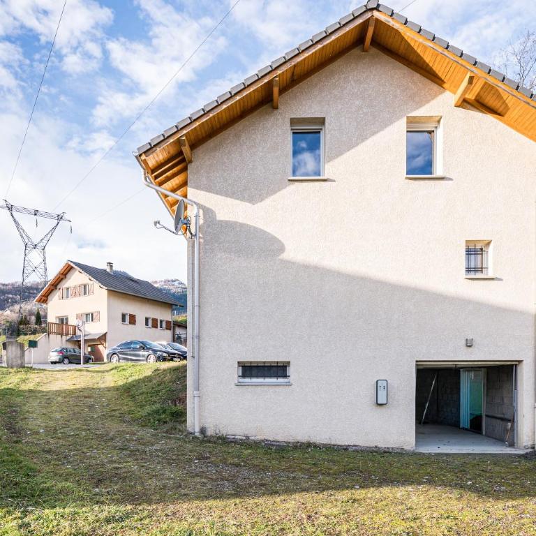 Maison jarrier ski , vélo - Villa - Vue sur Jardin - 26