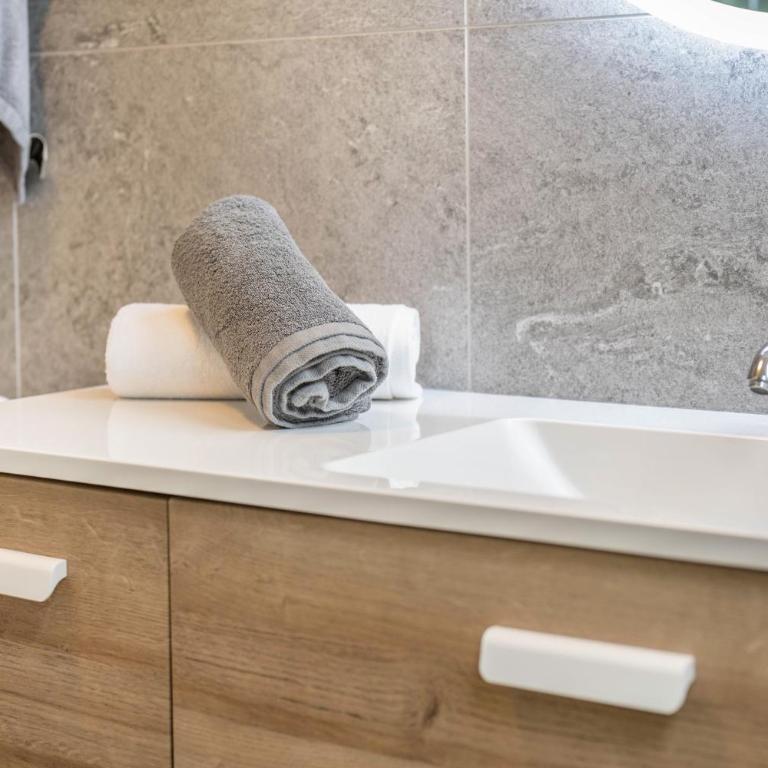 Alpen Living - 2 Stock - Appartamento Deluxe con 2 Camere da Letto e Vista Giardino - 24