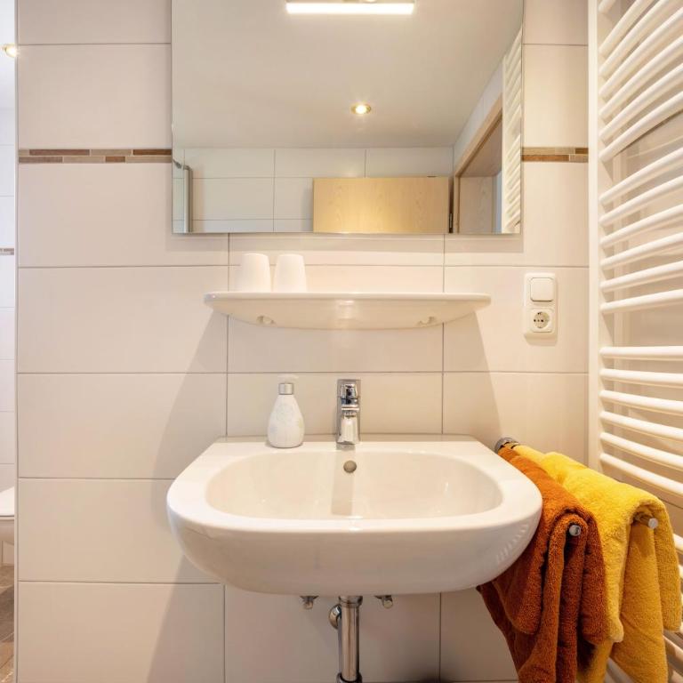 Gästehaus Vogler Oberstdorf-Kornau - Deluxe-Apartment mit 2 Schlafzimmern und Gartenblick - 13