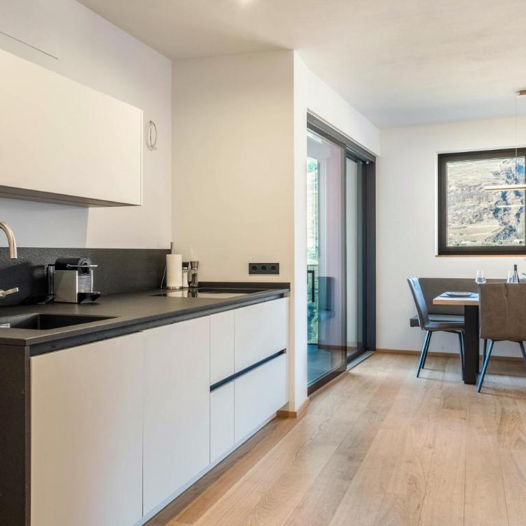 Falsers Mountain Lodge - Deluxe-Apartment mit 2 Schlafzimmern und Gartenblick - 9