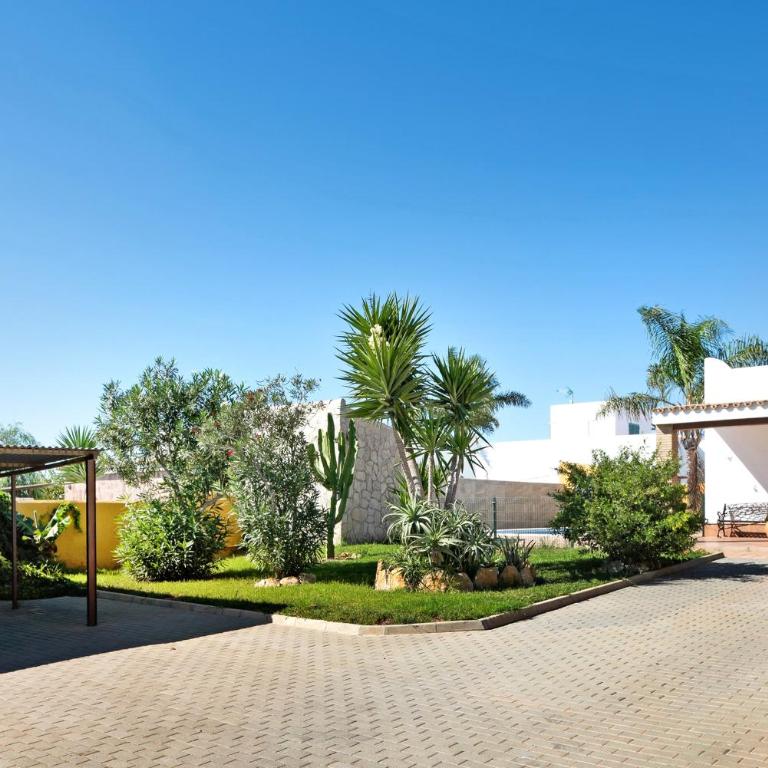 Casa La Vigía - Habitación Cuádruple - vistas al jardín - 23