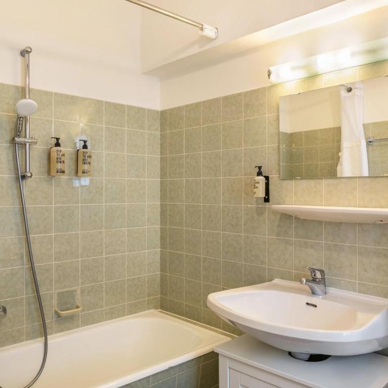 Chalet Sonneck - Seefeld - Standard Zimmer mit Queensize-Bett - 9