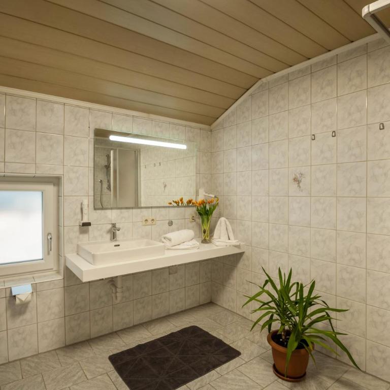 Ferienwohnung Brugger 4 Personen - Deluxe Apartment mit Balkon und 2 Schlafzimmern - 5