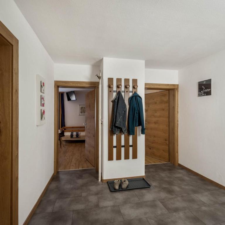 Ferienwohnung Brugger 4 Personen - Deluxe Apartment mit Balkon und 2 Schlafzimmern - 17