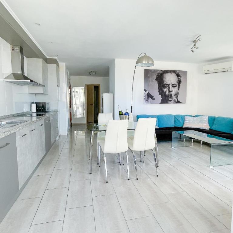 Front Americano - Two-Bedroom Deluxe Apartment with Ocean View - 10