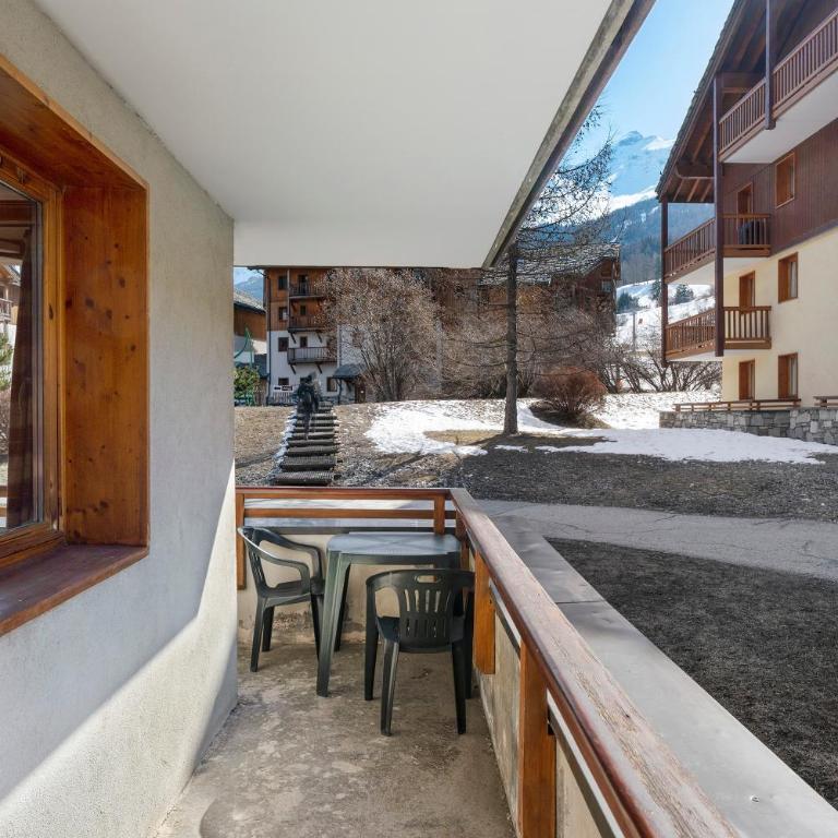 Résidence Les Alpages de Val Cenis - Two-Bedroom Deluxe Apartment with Garden View - 27