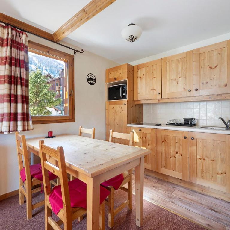 Résidence Les Alpages de Val Cenis - Two-Bedroom Deluxe Apartment with Garden View - 4