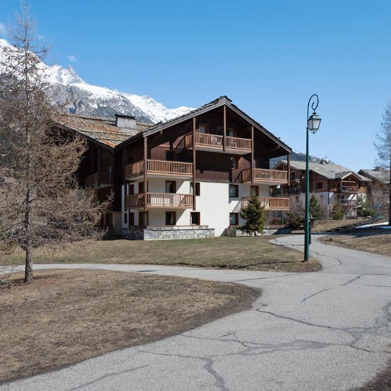 Résidence Les Alpages de Val Cenis - Two-Bedroom Deluxe Apartment with Garden View - 23