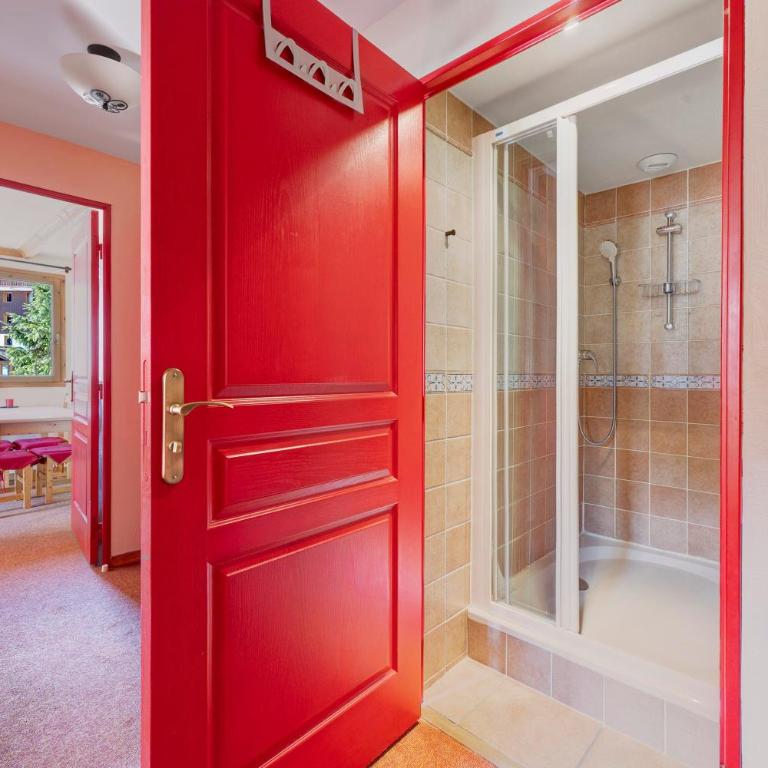 Résidence Les Alpages de Val Cenis - Two-Bedroom Deluxe Apartment with Garden View - 16