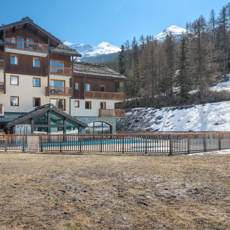 Résidence Les Alpages de Val Cenis - Two-Bedroom Deluxe Apartment with Garden View - 22
