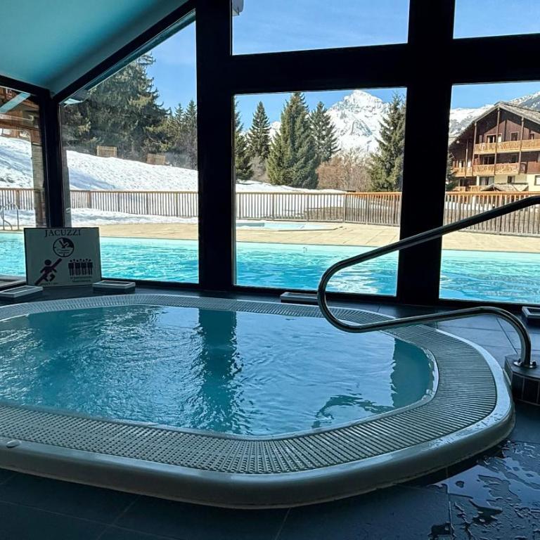 Résidence Les Alpages de Val Cenis - Two-Bedroom Deluxe Apartment with Garden View - 31
