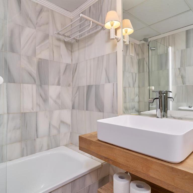 Marina Playa - Studio Apartment with Sea View - 13