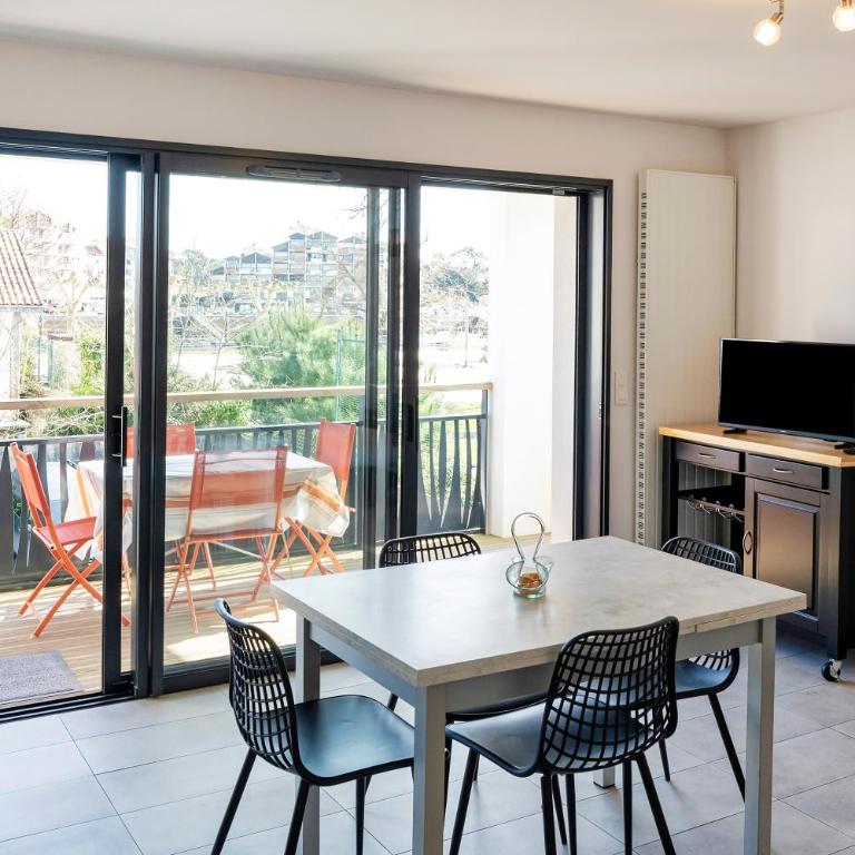 Imarena, Elegance et Vue Port - Superior Apartment with City View - 4