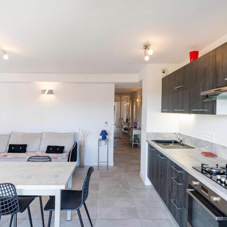 Imarena, Elegance et Vue Port - Superior Apartment with City View - 12