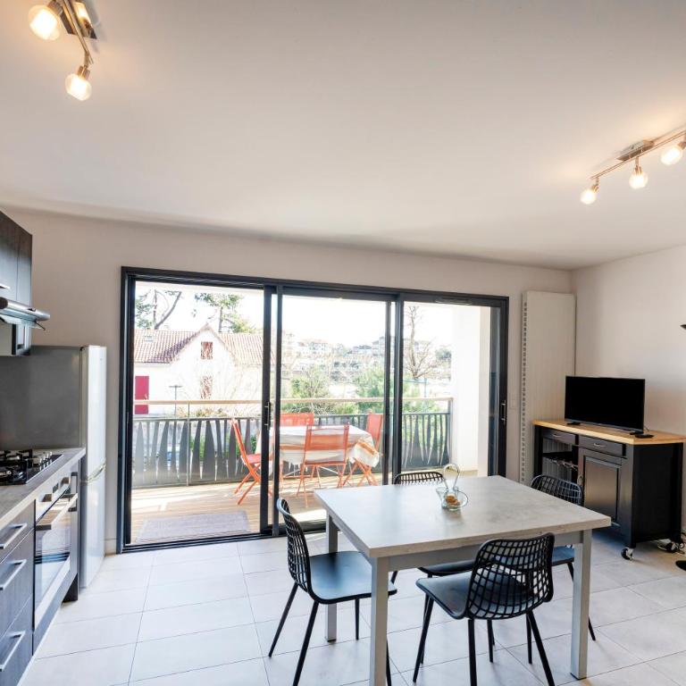 Imarena, Elegance et Vue Port - Superior Apartment with City View - 3