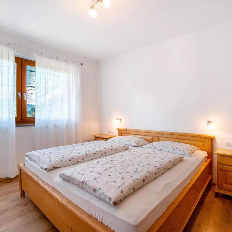 Fröhlichhof Wohnung Pergola - Two-Bedroom Deluxe Apartment with Garden View - 17