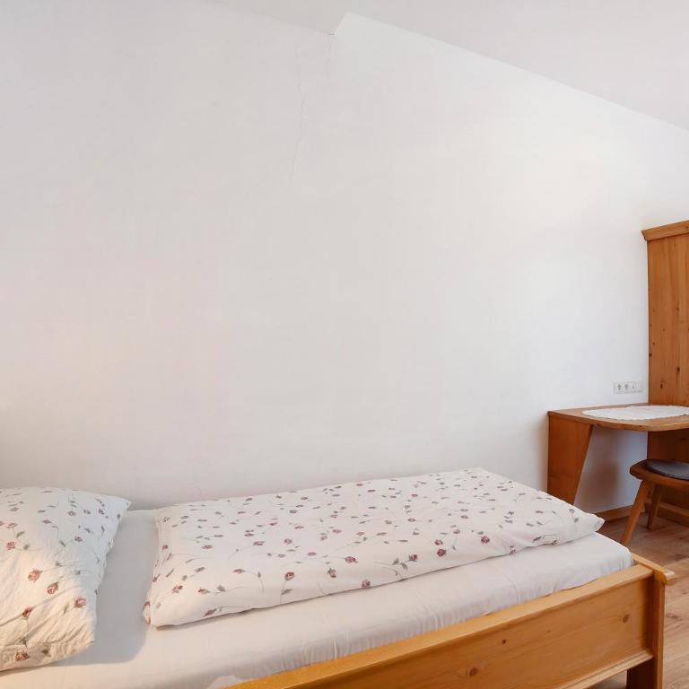 Fröhlichhof Wohnung Pergola - Two-Bedroom Deluxe Apartment with Garden View - 23