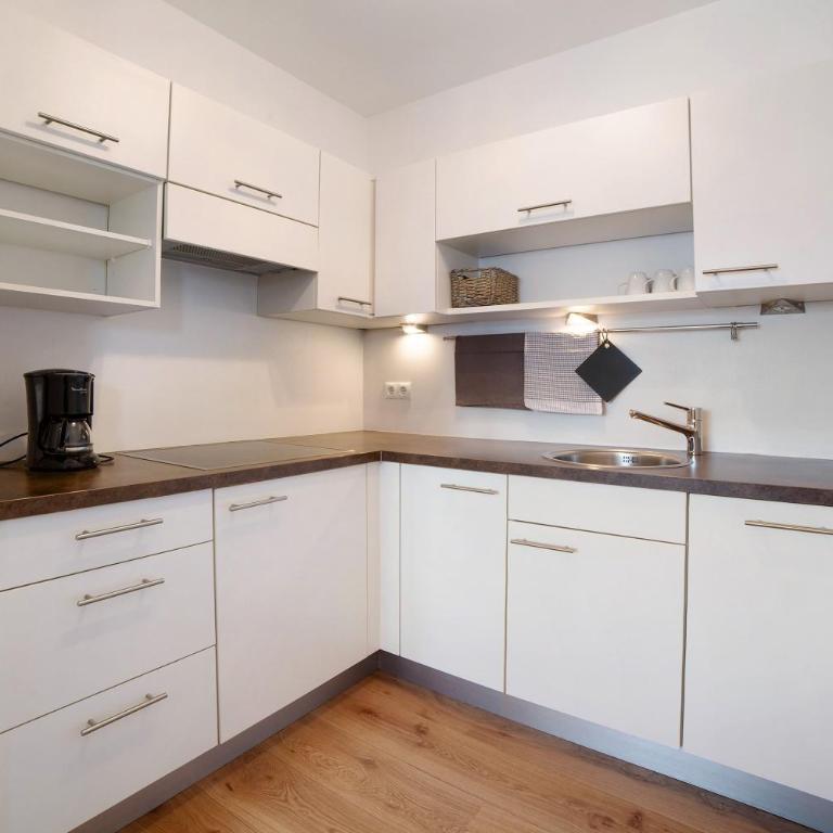 Fröhlichhof Wohnung Pergola - Two-Bedroom Deluxe Apartment with Garden View - 16