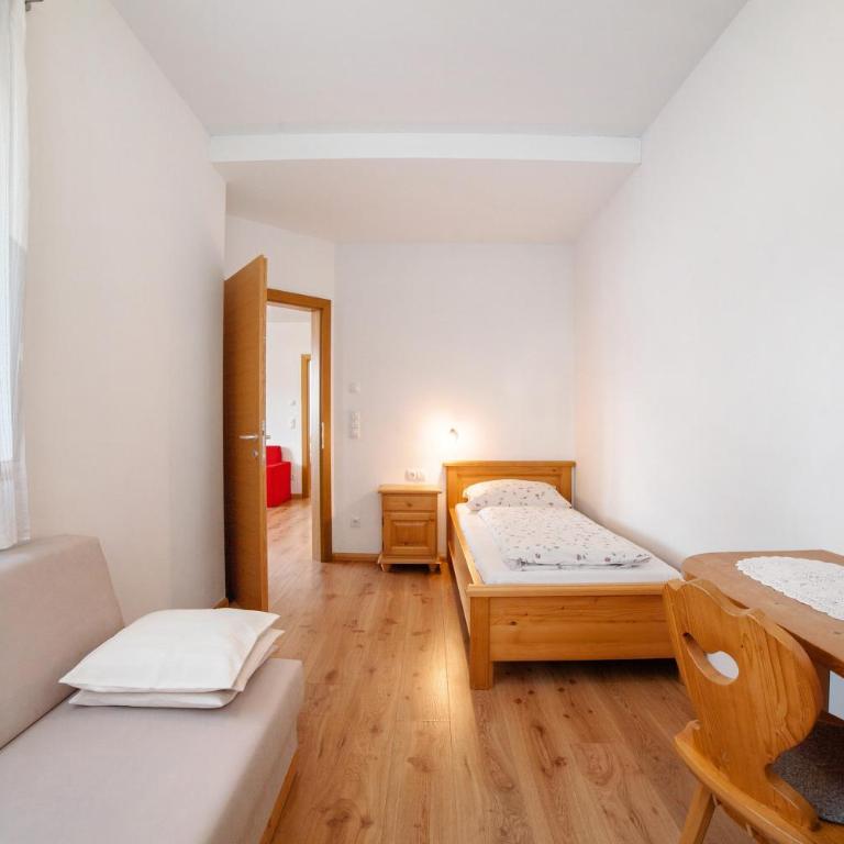 Fröhlichhof Wohnung Pergola - Two-Bedroom Deluxe Apartment with Garden View - 21