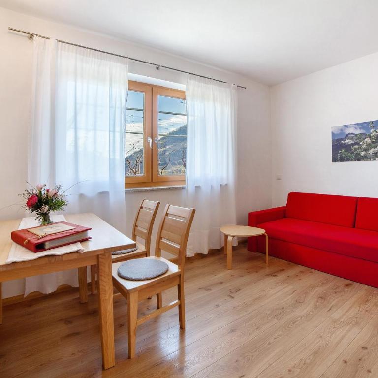 Fröhlichhof Wohnung Pergola - Two-Bedroom Deluxe Apartment with Garden View - 9