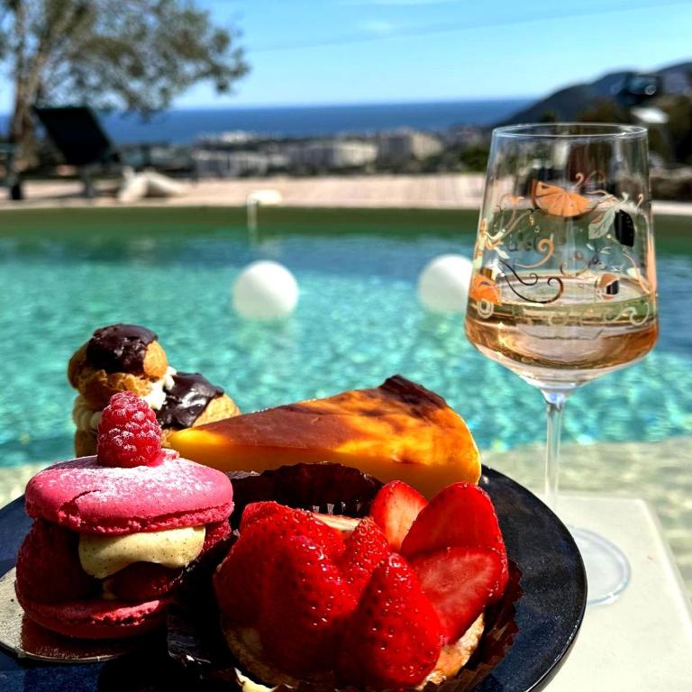Fantastic villa in the bay of Cannes, 5 minutes from the beach - with private pool - Villa - Vue sur Mer - 2