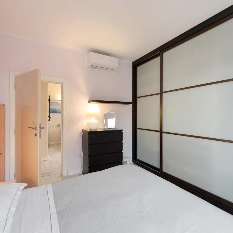 Luce Chiara Home - Two-Bedroom Deluxe Apartment with Garden View - 16