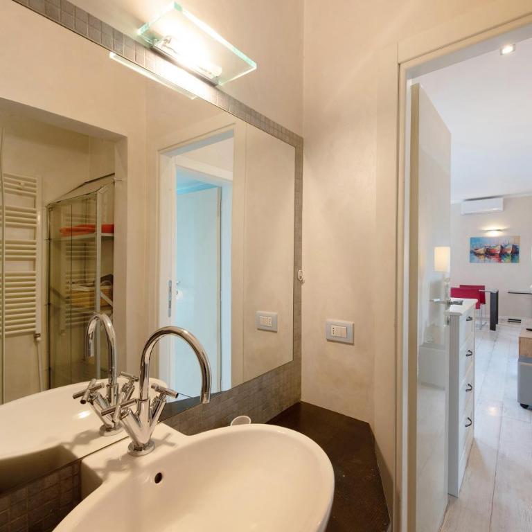 Luce Chiara Home - Two-Bedroom Deluxe Apartment with Garden View - 19
