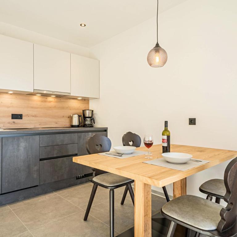 Sunnig Apartment Sonnenschein - Superior One-Bedroom Apartment with Balcony - 1