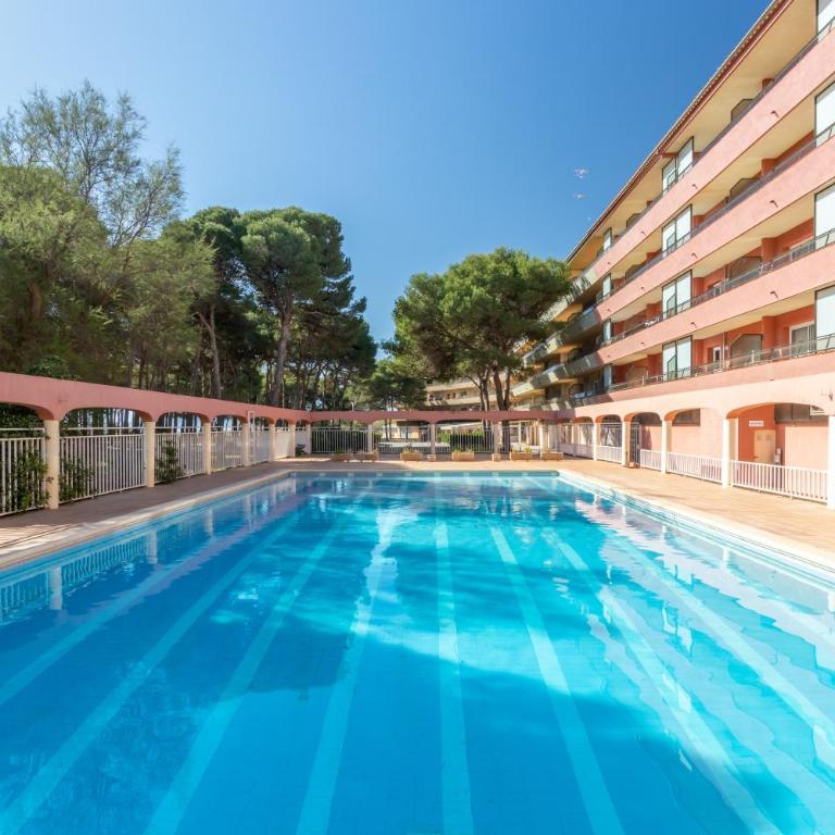 Salines - Superior One-Bedroom Apartment with Balcony - 17