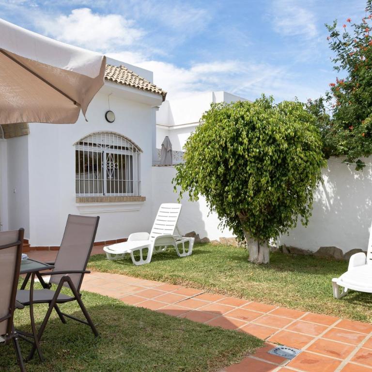 Chalet Fuente3 piscina común famila - Habitación Cuádruple - vistas al jardín - 20