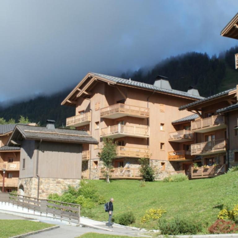 Les Alpages - Two-Bedroom Deluxe Apartment with Garden View - 1