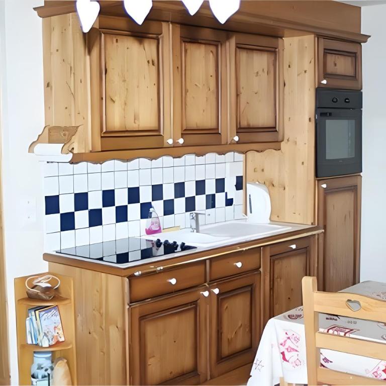 Les Alpages - Two-Bedroom Deluxe Apartment with Garden View - 5