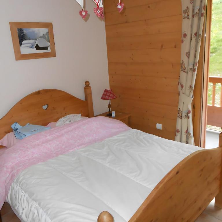 Les Alpages - Two-Bedroom Deluxe Apartment with Garden View - 10