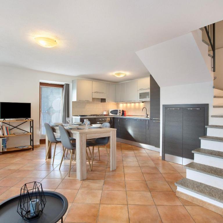 Tra Montagna e Città - Aosta - Appartamento Deluxe con 2 Camere da Letto e Balcone - 2