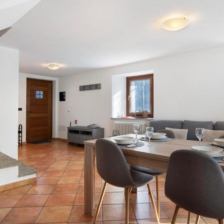 Tra Montagna e Città - Aosta - Appartamento Deluxe con 2 Camere da Letto e Balcone - 11