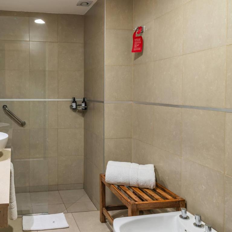 Ramada Plaza by Wyndham Tucuman - 1 King Bed or 2 Single Beds, Junior Suite, Non-Smoking - 4