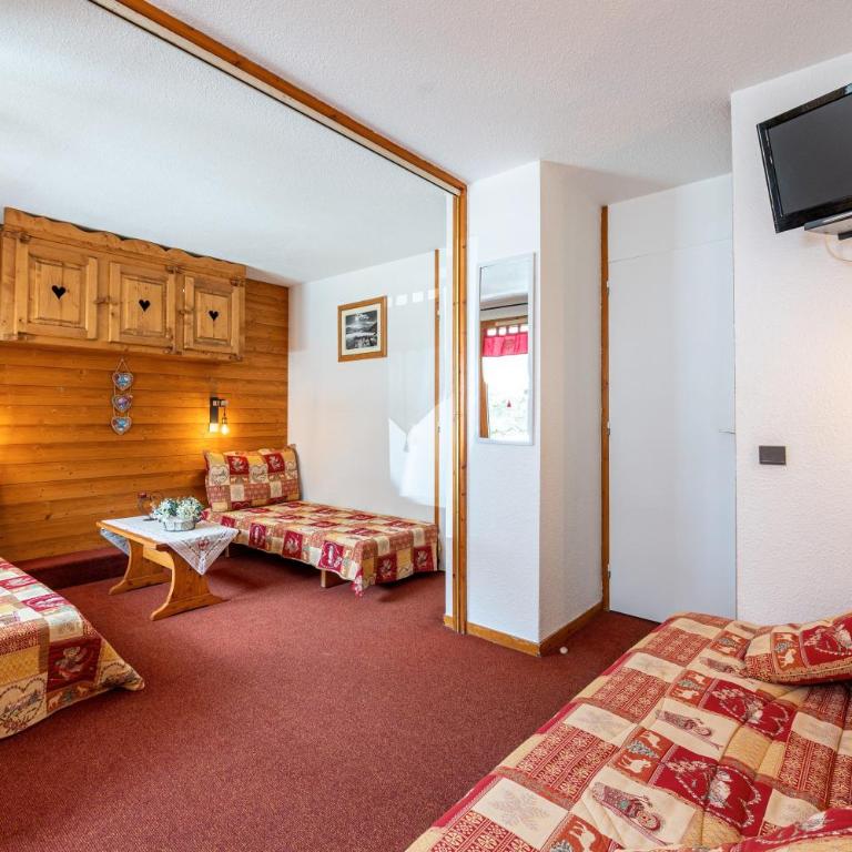 La Bûche - Two-Bedroom Deluxe Apartment with Garden View - 13