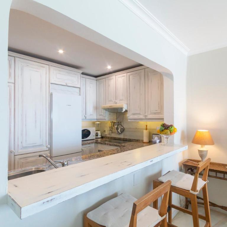 Deluxe Apartment with Jacuzzi - Two-Bedroom Deluxe Apartment with Ocean View - 13