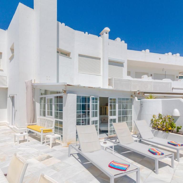 Deluxe Apartment with Jacuzzi - Two-Bedroom Deluxe Apartment with Ocean View - 5
