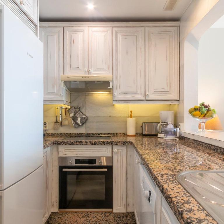 Deluxe Apartment with Jacuzzi - Two-Bedroom Deluxe Apartment with Ocean View - 11