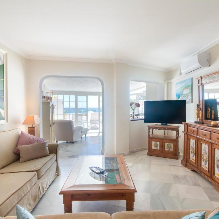 Deluxe Apartment with Jacuzzi - Two-Bedroom Deluxe Apartment with Ocean View - 9