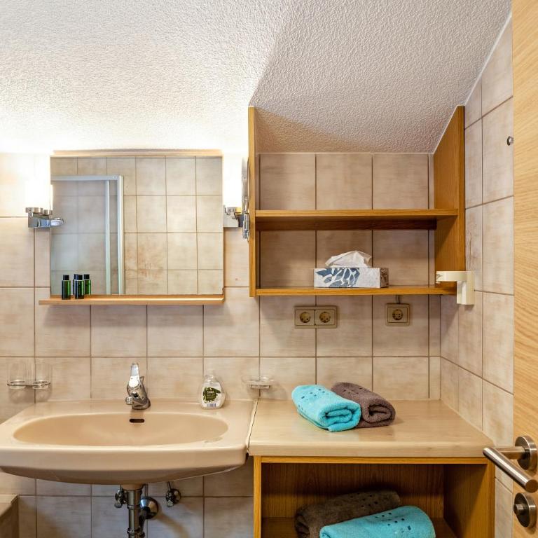 Haus Alpenheim Apartment 1 - Deluxe-Apartment mit 2 Schlafzimmern und Gartenblick - 23