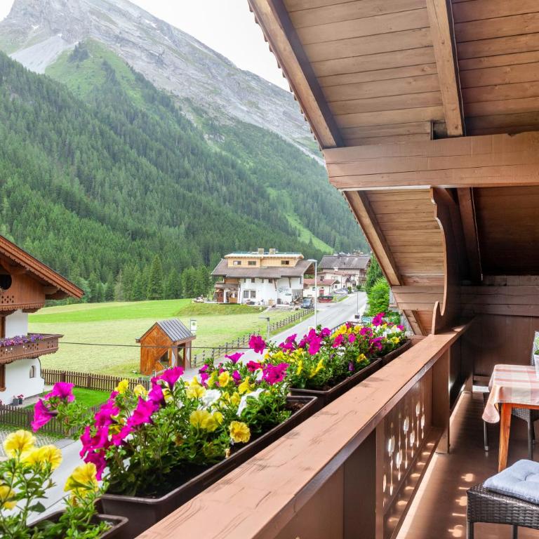 Haus Alpenheim Apartment 1 - Deluxe-Apartment mit 2 Schlafzimmern und Gartenblick - 1