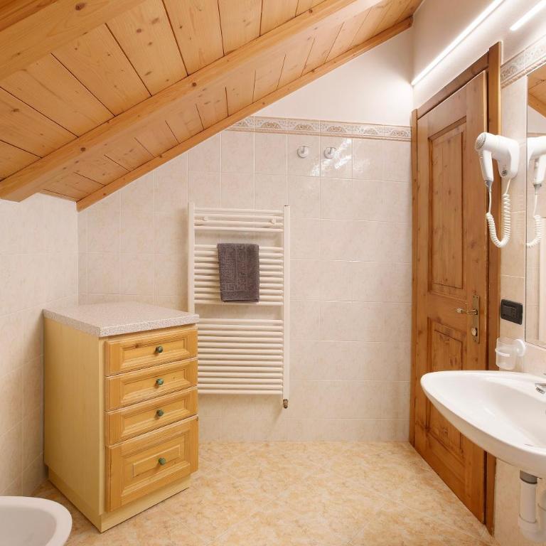 Appartamento Gemma - Appartamento Deluxe con 2 Camere da Letto e Vista Giardino - 13