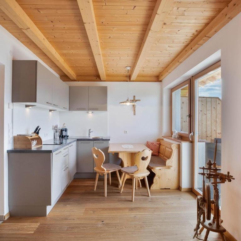 Wernerhof Fewo Rosela - Three-Bedroom Premium Apartment with Balcony - 25
