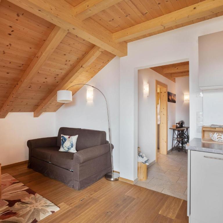 Wernerhof Fewo Rosela - Three-Bedroom Premium Apartment with Balcony - 24