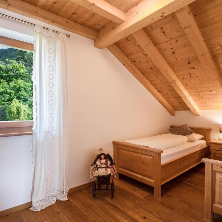 Wernerhof Fewo Rosela - Three-Bedroom Premium Apartment with Balcony - 14